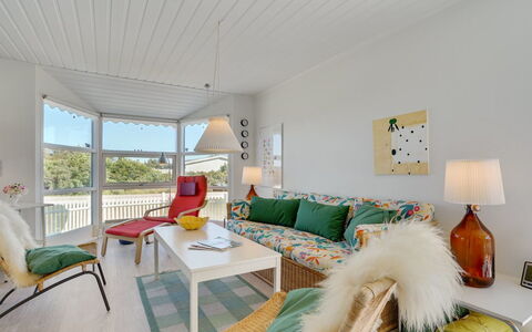 Majgull - 150M from the Sea: Casa, Casa, Puerta, Techo, Cabaña, Inmuebles, Jardín, Sombra, Vía Muerta, Yarda