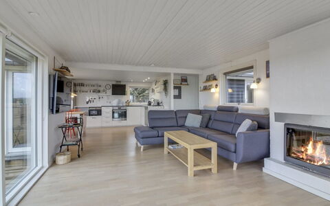 Carelle - 300M from the Sea: Madera, Piso, Suelo, Suelos De Madera, Techo, Diseño De Interiores, Casa, Mueble, Sala, Madera Dura