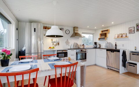 Carelle - 300M from the Sea: Cocina, Diseño De Interiores, Mueble, Techo, Madera, Lámpara, Mostrador, Encendiendo, Habitación, Aparato De Cocina