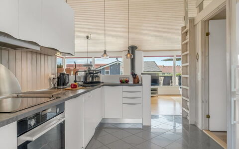 Nedelko - 250M from the Sea: Cocina, Diseño De Interiores, Mostrador, Piso, Techo, Madera, Mueble, Suelo, Gabinetes, Aparato De Cocina