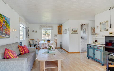 Ingebritt - 1.5Km from the Sea: Mueble, Casa, Diseño De Interiores, Techo, Suelo, Cabaña, Sala, Habitación, Sofá, Silla