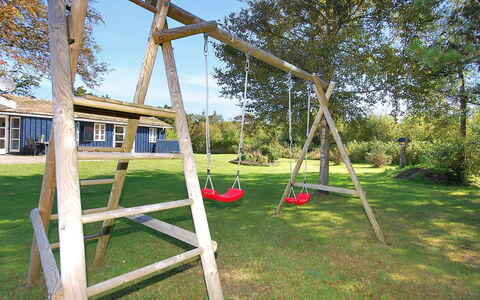 Tomke - 1.7Km from the Sea: Techo, Casa, Puerta, Cabaña, Sombra, Vía Muerta, Yarda, Inmuebles, Patio Interior