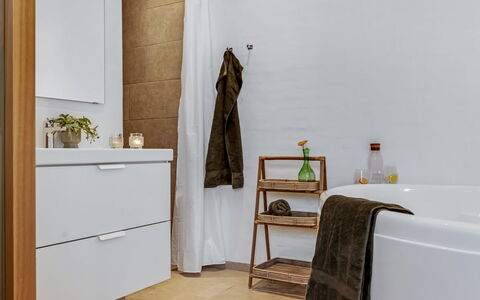 Klaudius - 2Km from the Sea: 