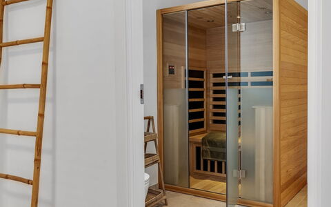 Klaudius - 2Km from the Sea: 