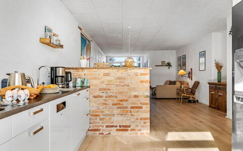 Klaudius - 2Km from the Sea: 