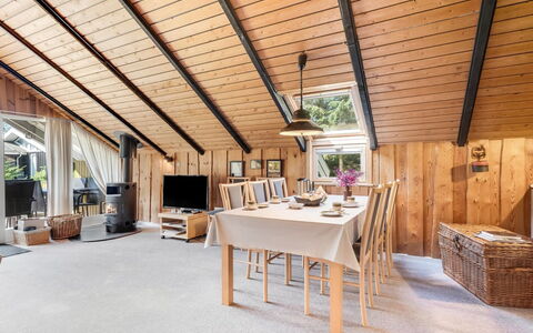 Maritha - 950M from the Sea: Madera, Diseño De Interiores, Techo, Piso, Mueble, Suelo, Ático, Haz, Suelos De Madera, Madera Dura