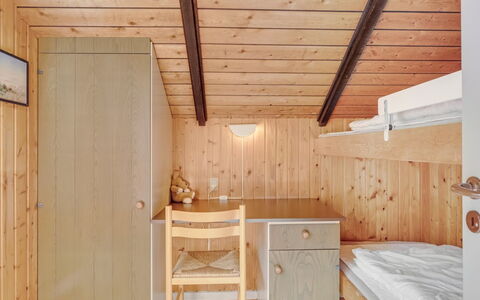 Maritha - 950M from the Sea: Madera, Diseño De Interiores, Techo, Piso, Suelo, Mueble, Habitación, Habitación, Manchas De Madera, Cama