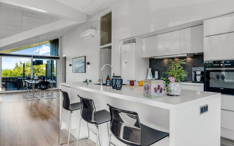 Danila - 600M from the Sea: Mueble, Diseño De Interiores, Cocina, Piso, Mostrador, Techo, Lámpara, Suelo, Silla, Aparato De Cocina