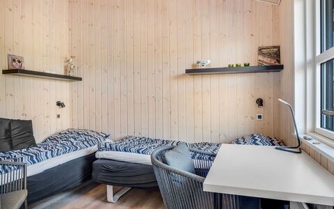 Danila - 600M from the Sea: Mueble, Diseño De Interiores, Suelo, Piso, Madera, Techo, Habitación, Habitación, Encendiendo, Cama