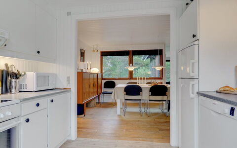 Antoinetta - 900M from the Sea: Madera, Diseño De Interiores, Piso, Mueble, Techo, Suelo, Casa, Cocina, Suelos De Madera, Habitación