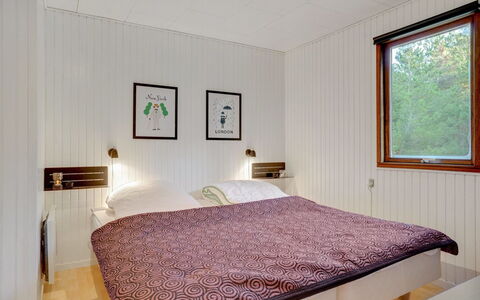 Antoinetta - 900M from the Sea: Madera, Diseño De Interiores, Habitación, Techo, Cama, Piso, Suelo, Sábana, Mueble, Habitación