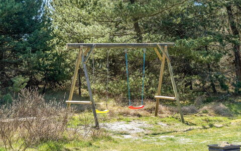 Antoinetta - 900M from the Sea: Madera, Equipo De Juego Exterior, Columpio, El Terreno Del Lote, Jardín, Sombra, Bosque, Césped, Parque, Patio Interior