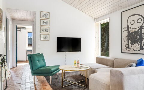 Kadife - 750M from the Sea: Mueble, Diseño De Interiores, Piso, Sofá, Suelo, Pared, Sala, Madera, Habitación, Techo