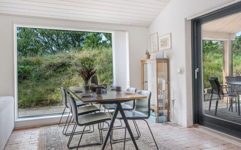 Kadife - 750M from the Sea: Mueble, Mesa, Madera, Cocina Y Comedor Mesa, Piso, Diseño De Interiores, Silla, Comedor, Suelo, Suelos De Madera