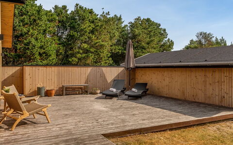 Kadife - 750M from the Sea: Madera, Suelos De Madera, Madera Dura, Cubierta, Material Compuesto, Tablón, Manchas De Madera, Patio Interior, Sombra, Jardín