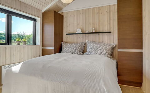 Ilmarinen - 561M from the Sea: Cama, Mueble, Diseño De Interiores, Habitación, Piso, Madera, Suelo, Techo, Sábana, Lecho