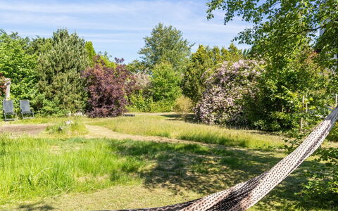 Anssi - 300M from the Sea: Madera, Casa, Cabaña, Casa, Techo, Área Rural, Vía Muerta, Cuarto De Troncos, Edificios Del Jardín, Madera Dura