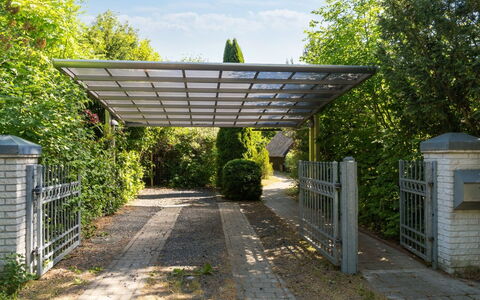 Anssi - 300M from the Sea: Madera, Casa, Cabaña, Casa, Techo, Área Rural, Vía Muerta, Cuarto De Troncos, Edificios Del Jardín, Madera Dura