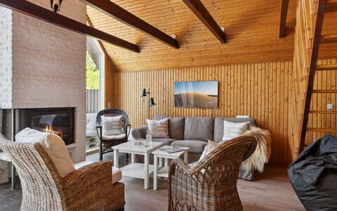 Anssi - 300M from the Sea: Madera, Casa, Cabaña, Casa, Techo, Área Rural, Vía Muerta, Cuarto De Troncos, Edificios Del Jardín, Madera Dura