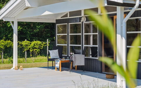 Sjard - 700M from the Sea: Madera, Casa, Cabaña, Casa, Techo, Área Rural, Vía Muerta, Cuarto De Troncos, Edificios Del Jardín, Madera Dura