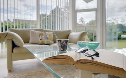 Elva - 150M from the Sea: Diseño De Interiores, Mueble, Sofá, Piso, Sala, Suelo, Casa, Encendiendo, Habitación