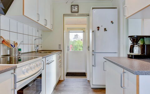 Cenia - 450M from the Sea: Aparato De Cocina, Electrodoméstico, Cocina, Piso, Mostrador, Madera, Diseño De Interiores, Suelo, Techo, Refrigerador