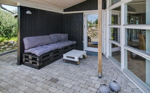 Aatos - 500M from the Sea: Madera, Piso, Suelo, Puerta, Mueble, Material Compuesto, Techo, Porche, Sombra, Madera Dura