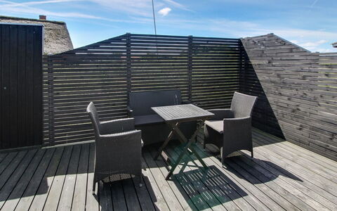 Aatos - 500M from the Sea: Madera, Cubierta, Mueble Para Exteriores, Suelos De Madera, Madera Dura, Tablón, Material Compuesto, Sombra, Balcón