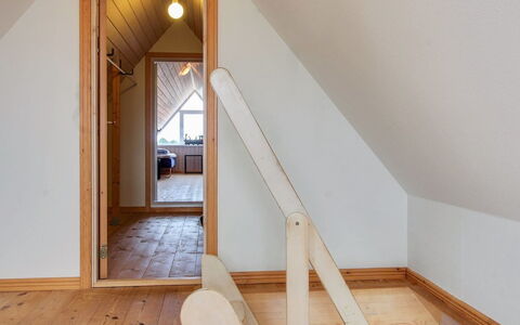 Lissa - 2.4Km from the Sea: Mueble, Diseño De Interiores, Silla, Piso, Mesa, Recurso, Suelo, Techo, Habitación, Eco Hotel