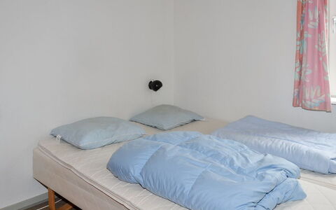 Urmas - 1Km from the Sea: Cama, Habitación, Mueble, Sábana, Lecho, Linos, Suelo, Textil, Diseño De Interiores, Encendiendo