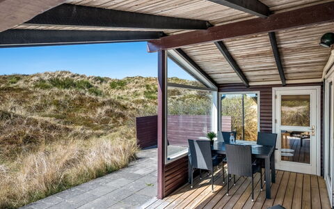 Hristina - 200M from the Sea: Techo, El Terreno Del Lote, Cabaña, Casa, Área Rural, Cobertizo, Vía Muerta, Edificios Del Jardín, Cuarto De Troncos, \Choza