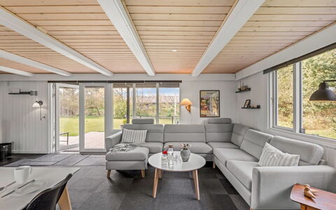 Blia - 1.5Km from the Sea: Madera, Techo, Diseño De Interiores, Piso, Suelo, Mueble, Suelos De Madera, Sofá, Sala, Madera Dura