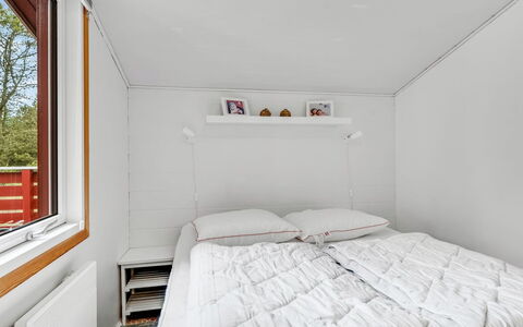 Agir - 600M from the Sea: Madera, Diseño De Interiores, Habitación, Techo, Piso, Suelo, Habitación, Cama, Mueble, Casa