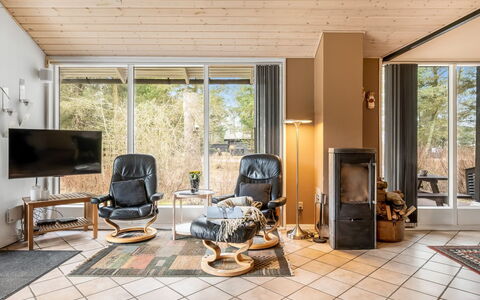 Sora - 2Km from the Sea: Mueble, Diseño De Interiores, Piso, Madera, Silla, Suelo, Sala, Techo, Encendiendo, Casa
