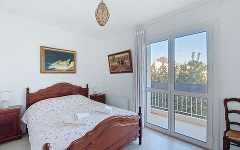 La Calanque D'Or: Mueble, Cama, Habitación, Diseño De Interiores, Madera, Sábana, Suelo, Habitación, Lecho, Piso