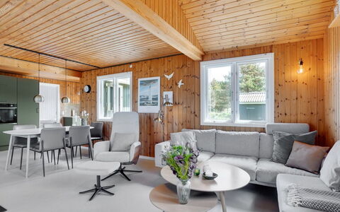 Absolon - 1.5Km from the Sea: Madera, Diseño De Interiores, Techo, Mueble, Casa, Lámpara, Sala, Silla, Habitación, Cocina Y Comedor Mesa