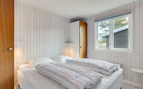 Absolon - 1.5Km from the Sea: Madera, Habitación, Techo, Diseño De Interiores, Cama, Sábana, Lecho, Casa, Habitación, Marco De La Cama