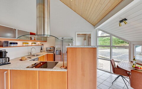 Gidsken - 30M from the Sea: Diseño De Interiores, Cocina, Piso, Madera, Techo, Mostrador, Suelo, Mueble, Gabinetes, Habitación