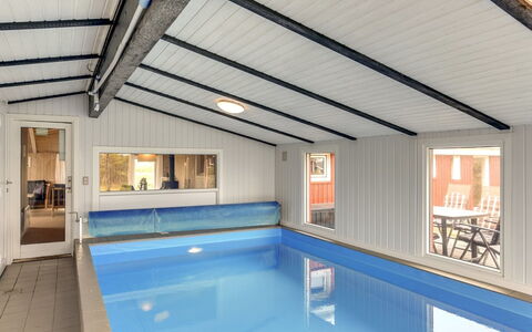 Mogens - from the Sea: Piscina, Piso, Suelo, Material Compuesto, Recurso, Sombra, Manchas De Madera, Diseño, Madera Dura, Eco Hotel