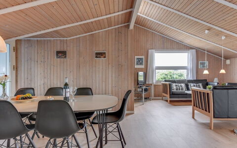 Mogens - from the Sea: Madera, Diseño De Interiores, Techo, Mueble, Sala, Habitación, Piso, Lámpara, Cocina Y Comedor Mesa, Casa