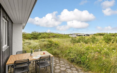 Iken - 500M from the Sea: Mueble, Mueble Para Exteriores, Vajilla, Mesa, Drinkware, Silla, Mesa Al Aire Libre, Comida, Botella