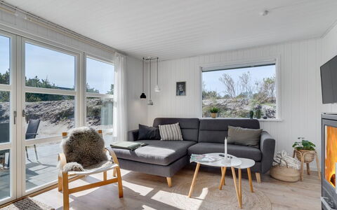 Gillis - 900M from the Sea: Madera, Piso, Mueble, Casa, Sala, Sofá, Madera Dura, Cabaña, Suelos De Madera