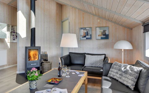 Durita - 600M to the Fjord: Mueble, Madera, Diseño De Interiores, Piso, Sofá, Sala, Techo, Habitación, Suelo, Casa