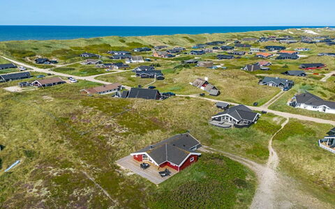Emelie - 200M from the Sea: Arquitectura, Techo, Casa, Material Compuesto, La Luz Del Día, Vía Muerta, Entrada De Coches