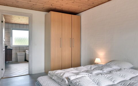 Dorothea - 450M to the Fjord: Pared, Madera, Diseño De Interiores, Techo, Piso, Suelo, Habitación, Habitación, Cama, Mueble