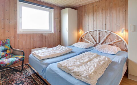 Suend - from the Sea: Habitación, Cama, Madera, Sábana, Lecho, Diseño De Interiores, Mueble, Techo, Suelo, Linos