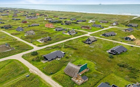 Balthasar - 200M from the Sea: Madera, Techo, Arquitectura, Casa, Casa, Cabaña, Vía Muerta, Madera Dura, Pendiente, Inmuebles