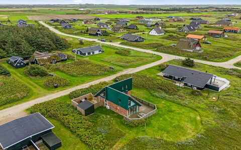 Balthasar - 200M from the Sea: Madera, Techo, Arquitectura, Casa, Casa, Cabaña, Vía Muerta, Madera Dura, Pendiente, Inmuebles