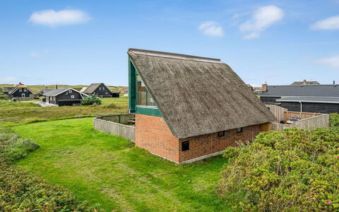 Balthasar - 200M from the Sea: Madera, Techo, Arquitectura, Casa, Casa, Cabaña, Vía Muerta, Madera Dura, Pendiente, Inmuebles