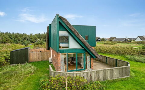 Balthasar - 200M from the Sea: Madera, Techo, Arquitectura, Casa, Casa, Cabaña, Vía Muerta, Madera Dura, Pendiente, Inmuebles